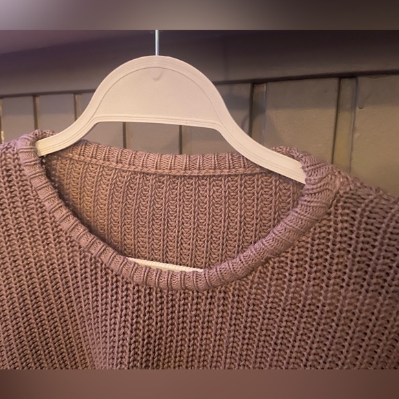 Brandy Melville Cropped Knit Sweater - Picture 6 of 9